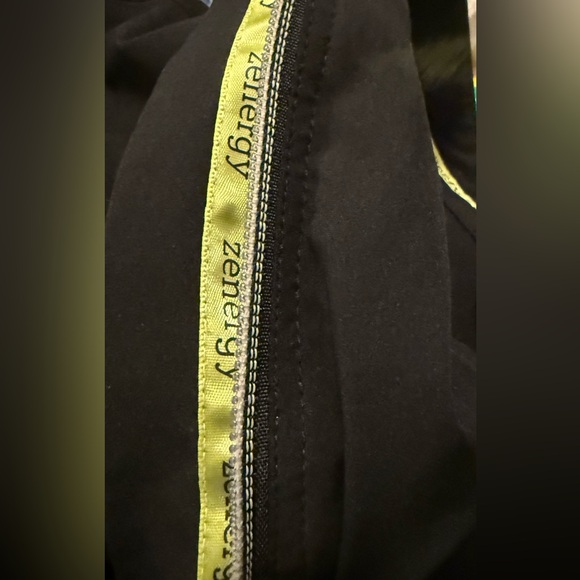 Zenergy by Chico’s black lightweight, long sleeve, zip front jacket size 3 = XL - Picture 9 of 10